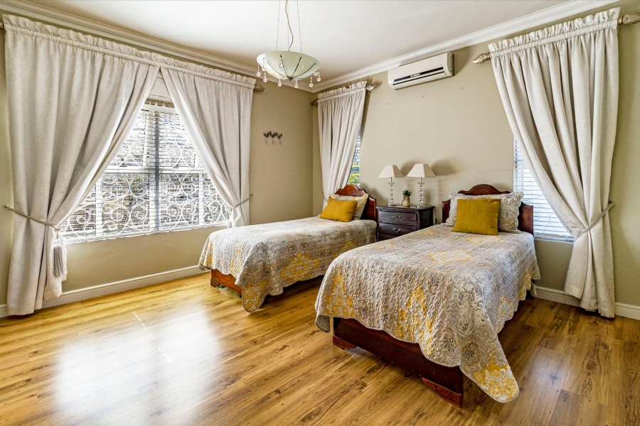 5 Bedroom Property for Sale in Golden Acre Western Cape